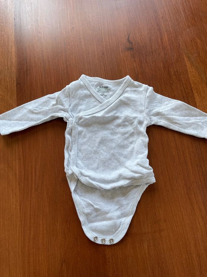 Lot de 2 bodies Kiabi taille 1 mois bon état - photo numéro 5