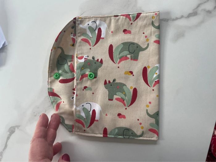 Jolie pochette doublée pour papiers goûter maquillage ou autre éléphant - photo numéro 2