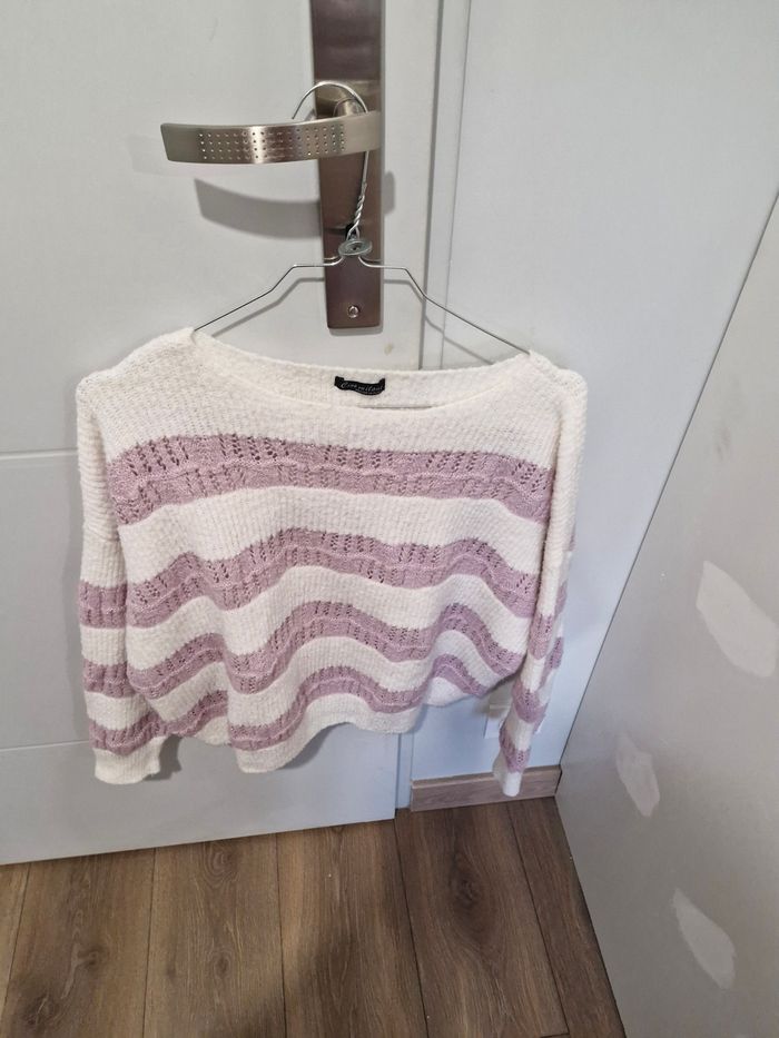 Pull blanc et mauve