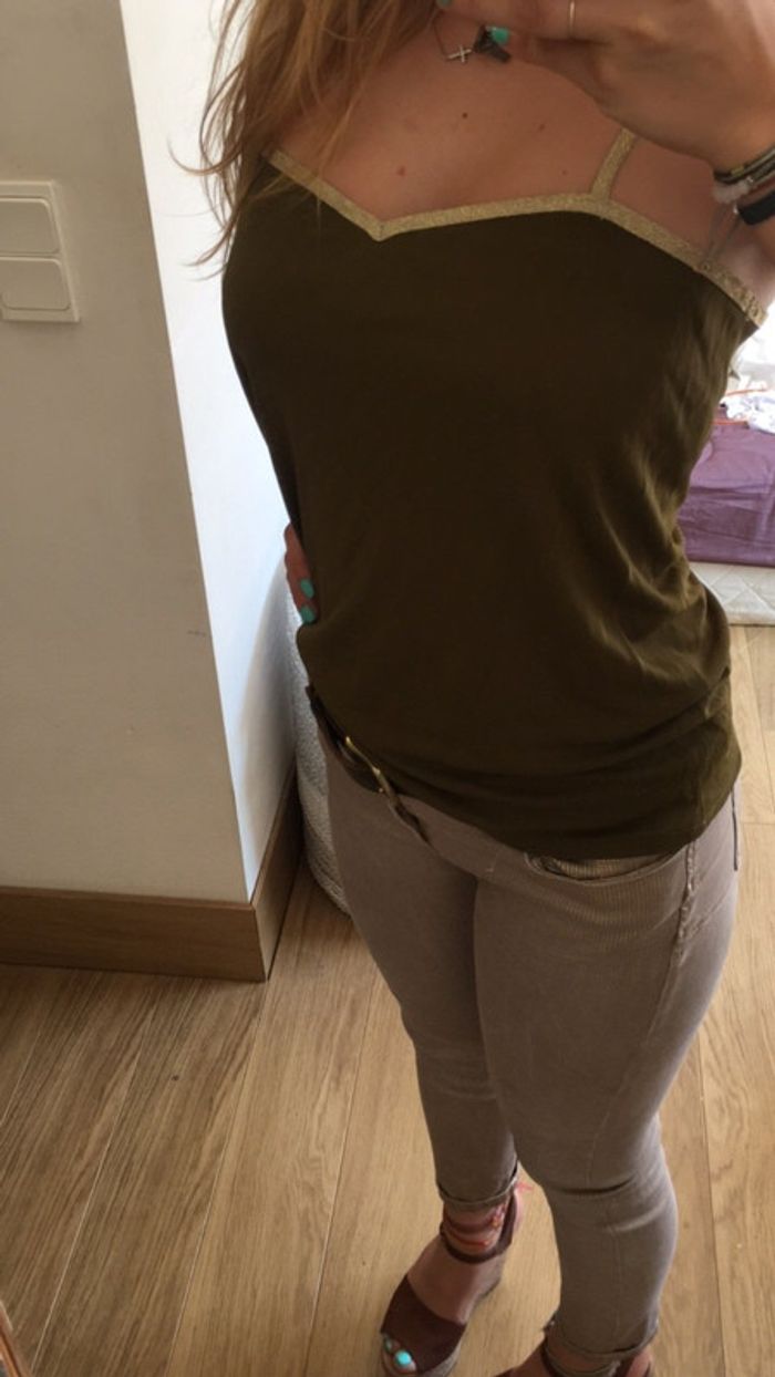 Magnifique petit top à bretelles kaki bretelles dorées taille M vintage - photo numéro 3