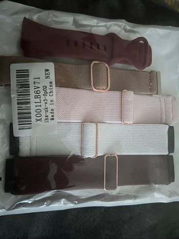 Lot de bracelets neufs