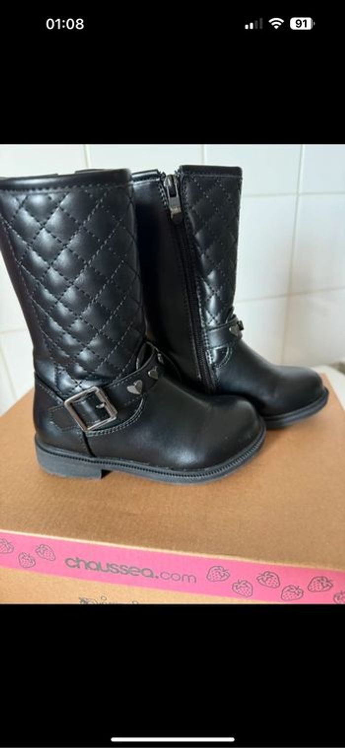 Bottes noires - photo numéro 3