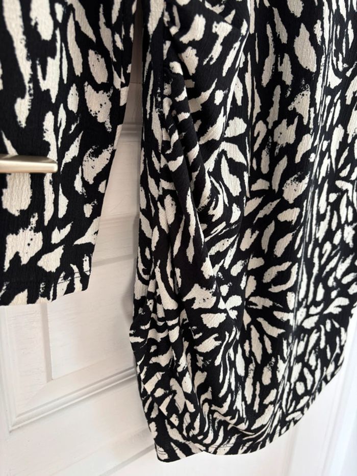 Robe à motif noir et crème - photo numéro 3