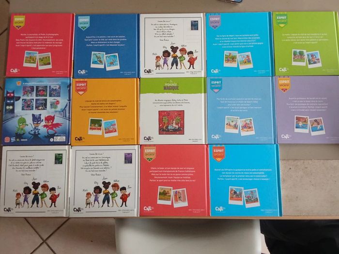 Lot de 13 livres hachette et 1 pyjamasque - photo numéro 2