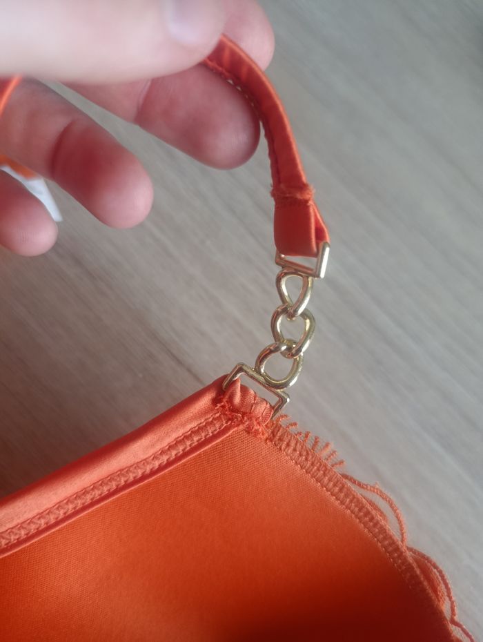 Soutien-gorge orange Primark - Taille 90B -
Neuf jamais porté - photo numéro 5