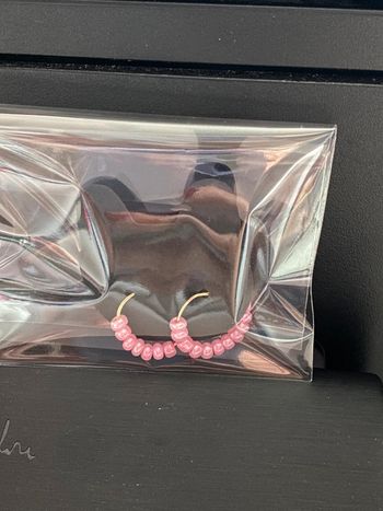 Idée cadeau Noël - Jolies boucles d’oreilles créoles petites perles rose