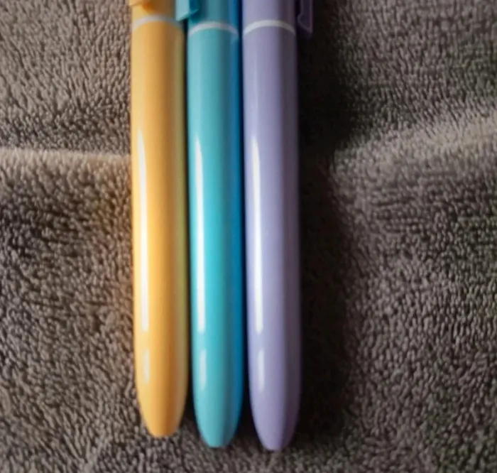 Stylos bic 4 couleurs pastel - photo numéro 2
