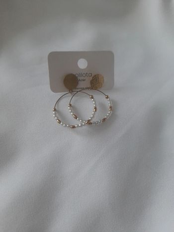Boucles d oreilles Créole avec perles doré et blanche neuf avec étiquette 🏷