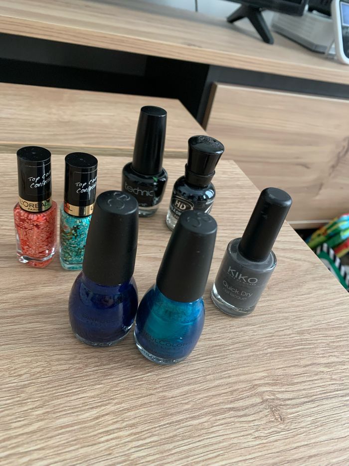 Lot de vernis