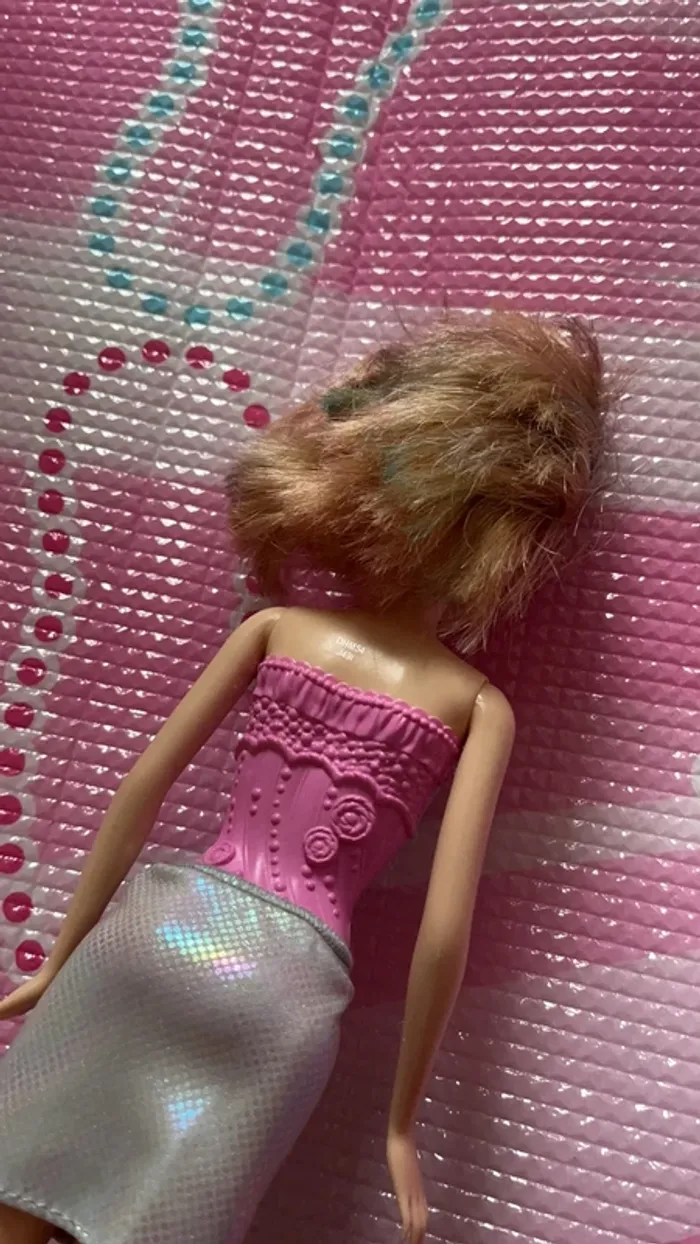Barbie + jupe - photo numéro 6