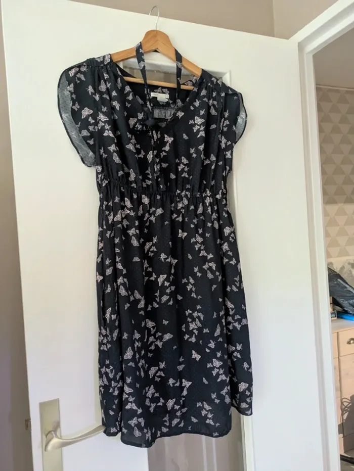 Magnifique robe légère bleu marine papillons violet + ceinture fine Mama H&M taille M