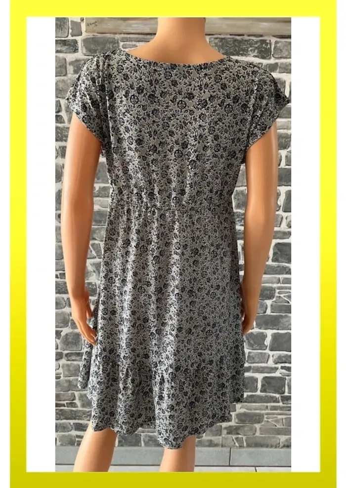 Robe " LH " - photo numéro 3