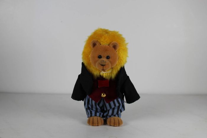 Forest Families Mapple Town Lion Chef du Village