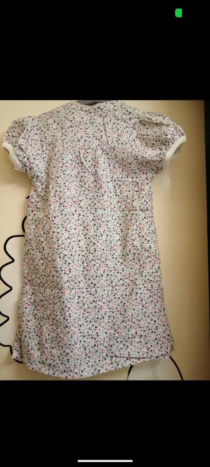Jolie robe Shiny blanc imprimé. Taille 8 ans - photo numéro 2