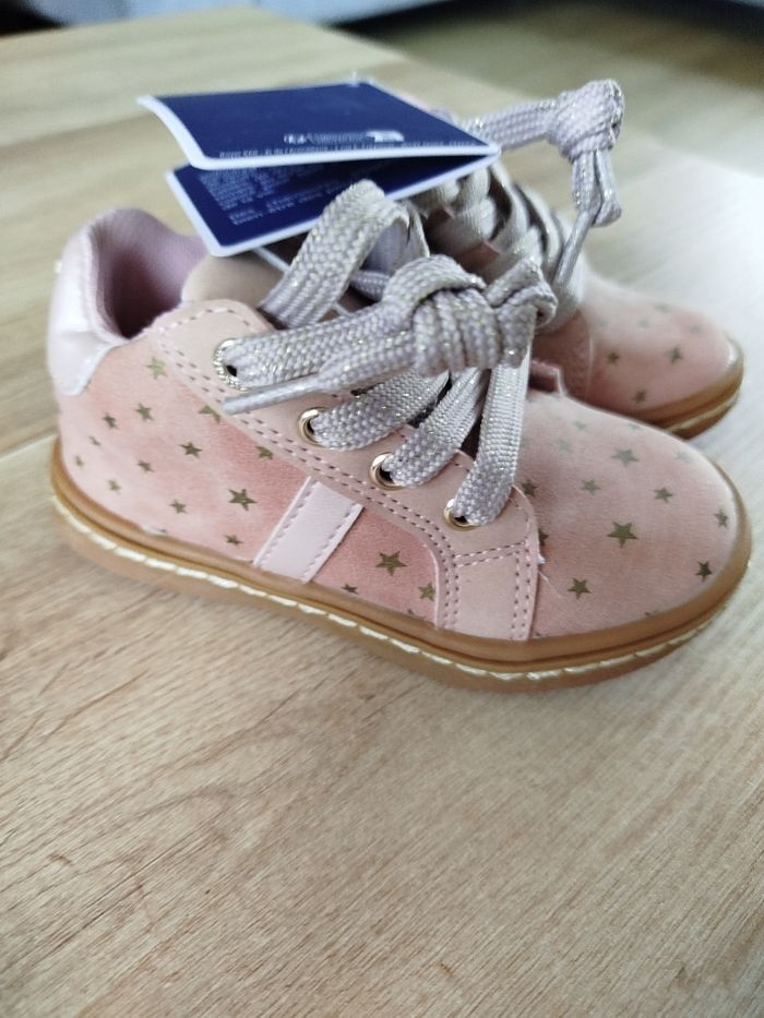 Chaussures fille 22 neuves - photo numéro 3