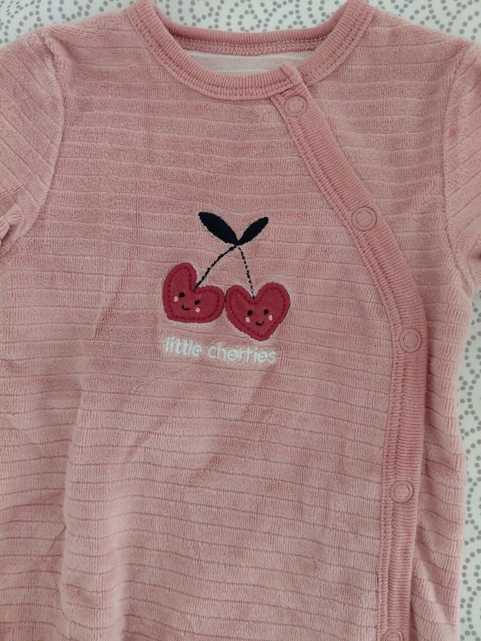 Lot bodies et pyjama 0 mois - photo numéro 4
