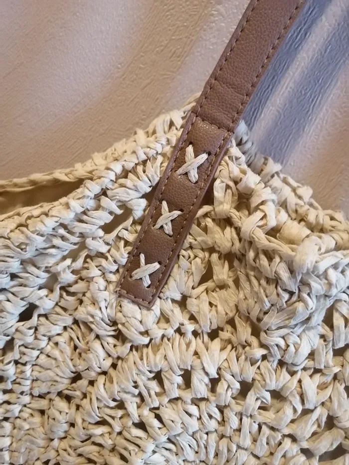 Grand sac rond tressé ajouré beige et marron - photo numéro 3