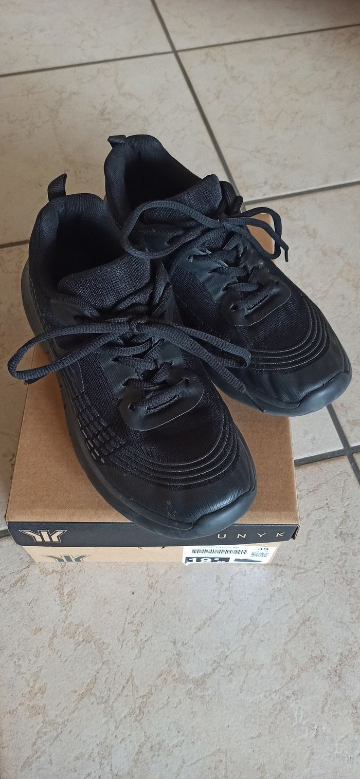 Baskets T39 - photo numéro 2