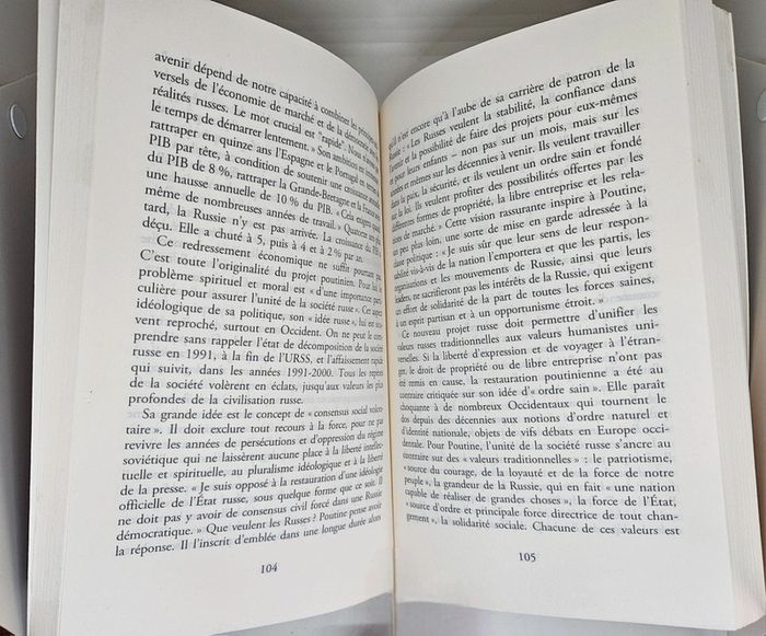 "Poutine", de Frédéric Pons.
Calmann-Lévy.
376 pages.
ISBN : 978.2.7021.5517.2 - photo numéro 7