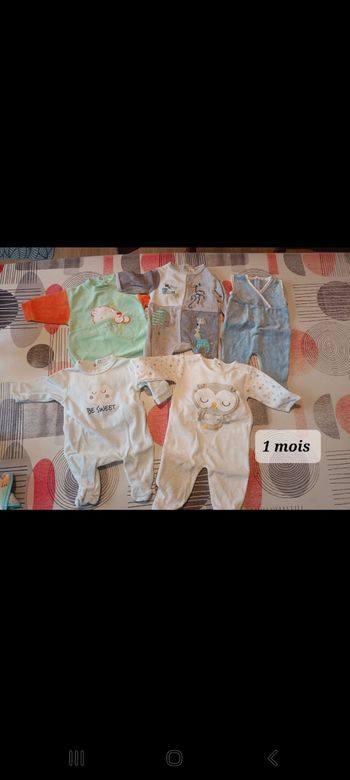 Lot 5 pyjamas Taille 1 mois