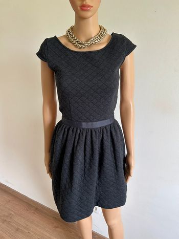 Robe grise foncée à manches courtes Naf Naf taille S bon état