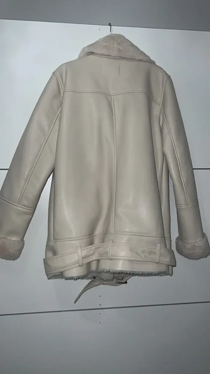 Manteau stradivarius taille M porté 1 fois - photo numéro 4