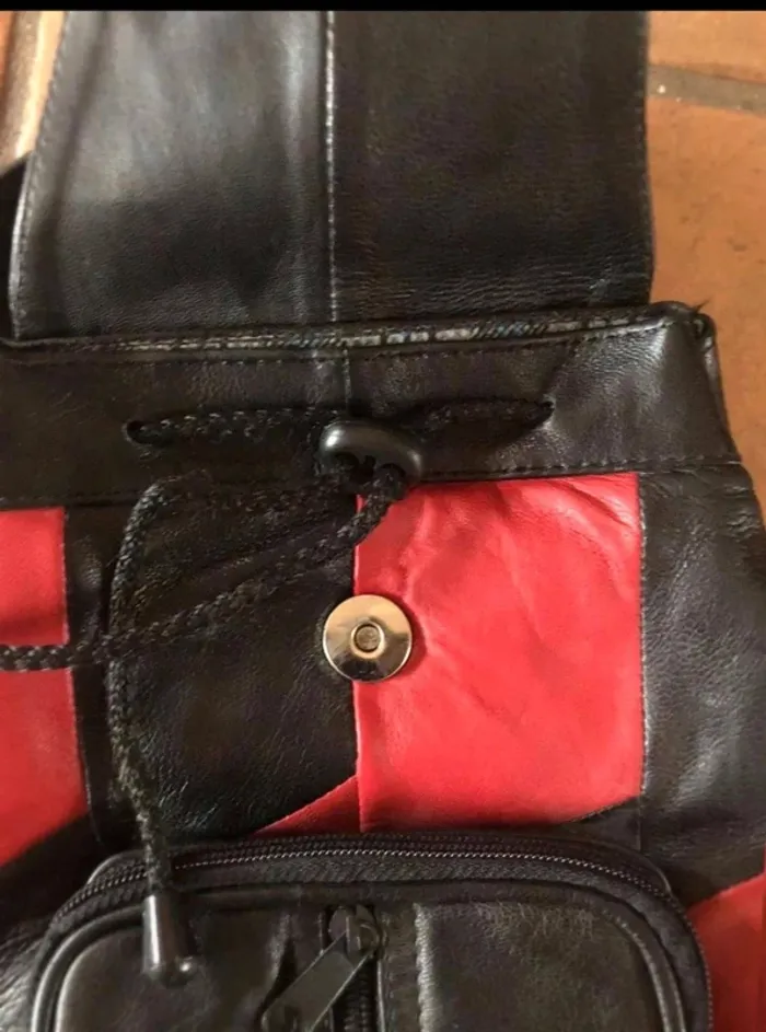 Sacs à dos format sac à main état neuf - photo numéro 2