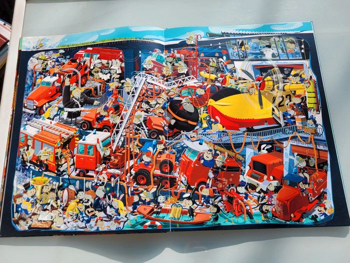 Très grand livre À la recherche de la carotte bleue 🥕 Les métiers, little urban (63) - photo numéro 9