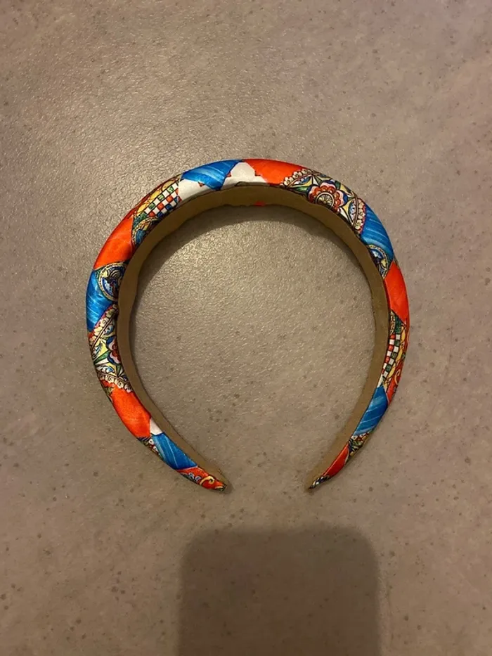 Serre tête satiné à motifs