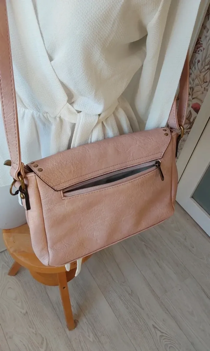 Sac rose bandoulière en parfait état, comme neuf 👍 - photo numéro 5