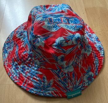 chapeau anti UV motif fleuri taille 18/24 mois