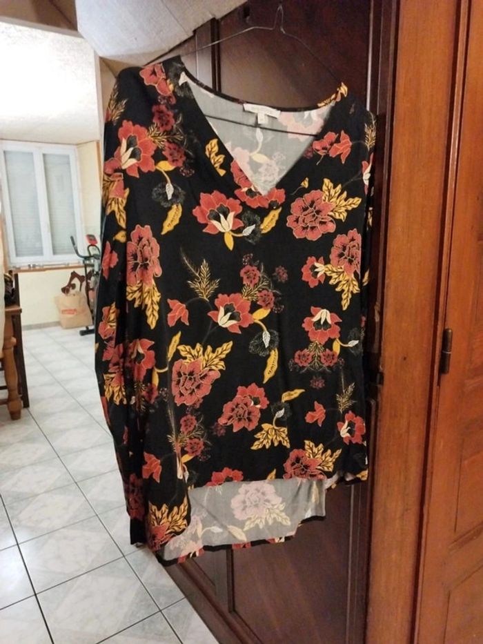 T-shirt blouse noir fleuri vintage col v y2k M/38 - photo numéro 2