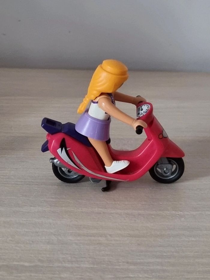 Vacancière avec scooter - Playmobil - 9084 - photo numéro 2