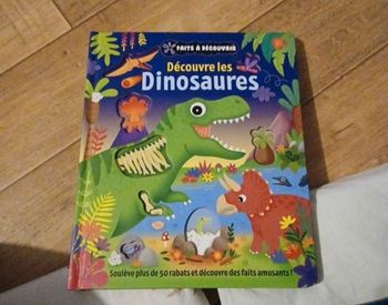Livre découvre les dinosaures