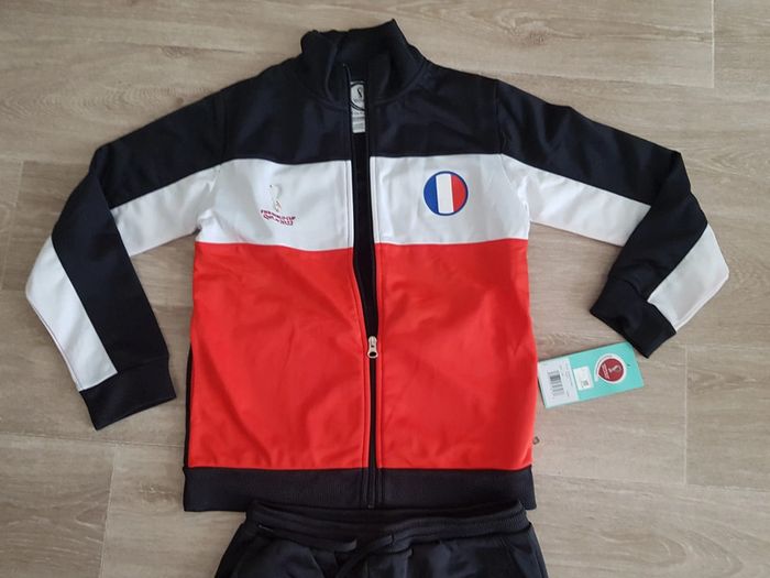 Ensemble survêtement de sport taille 8 ans neuf - photo numéro 5