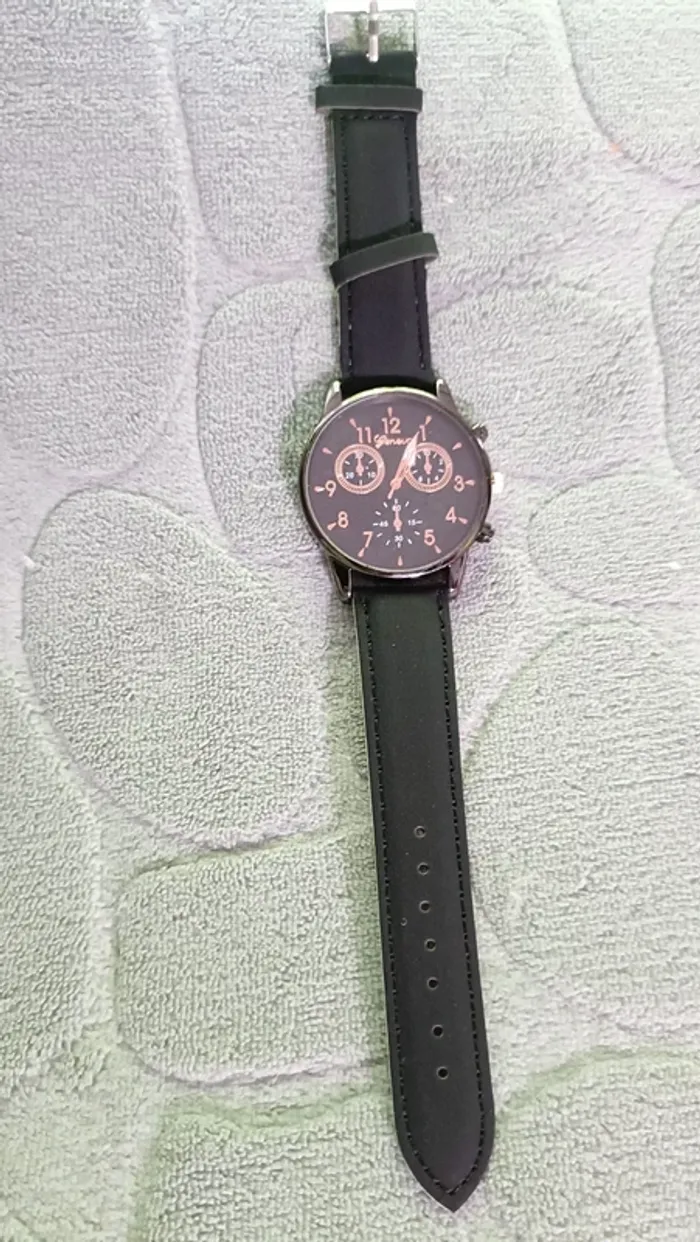 Montre homme noir et doré neuve - photo numéro 4
