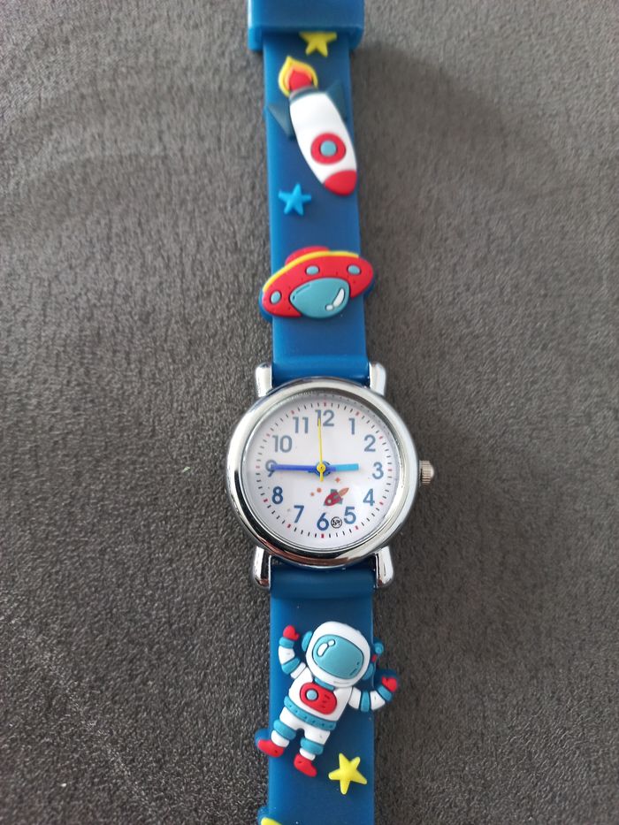 Montre enfant aiguilles cosmonaute astronaute
