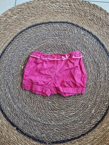 Joli short taille 12 mois
