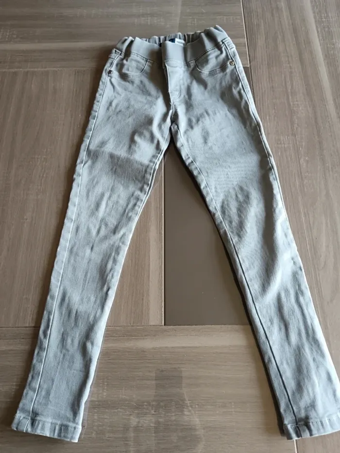 Pantalon jean gris taille 8 ans
