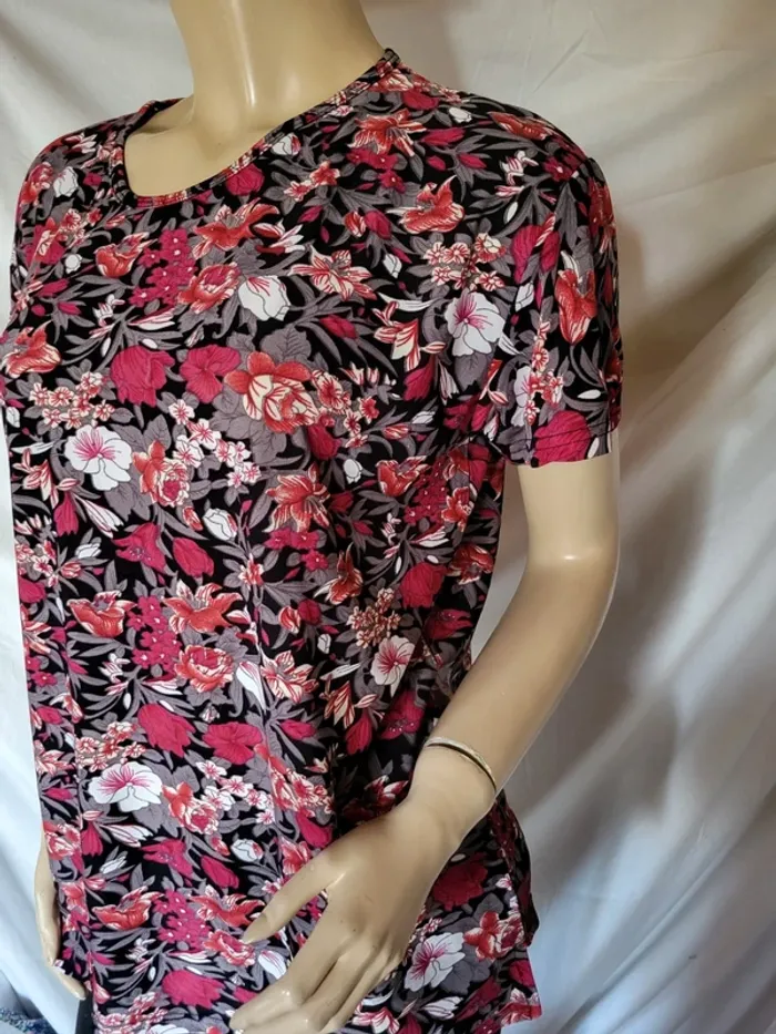 Tee shirt chic fleuri - photo numéro 3