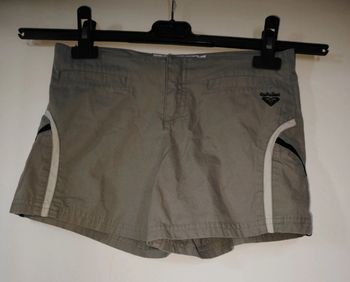 Short Quiksilver taille 12 ans