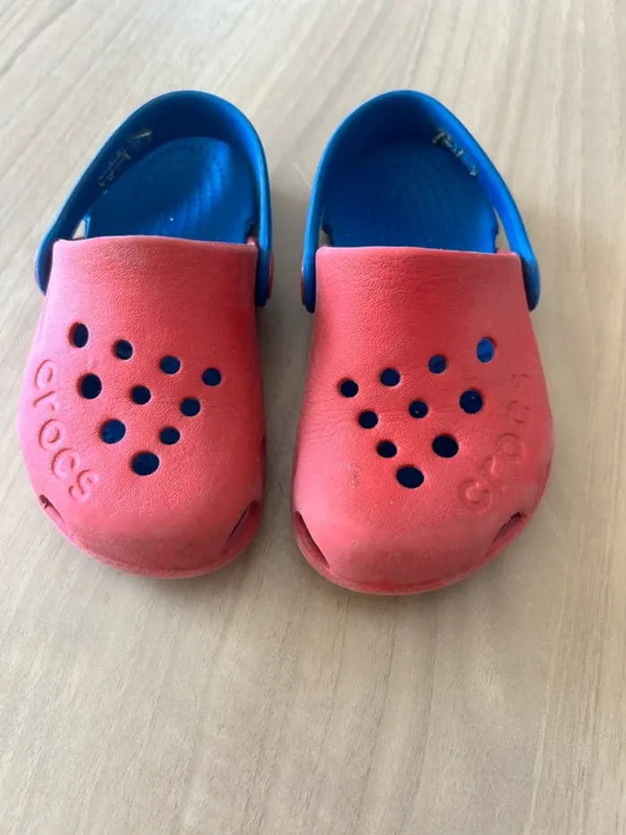 Crocs rouge et bleu pointure C8 - photo numéro 2