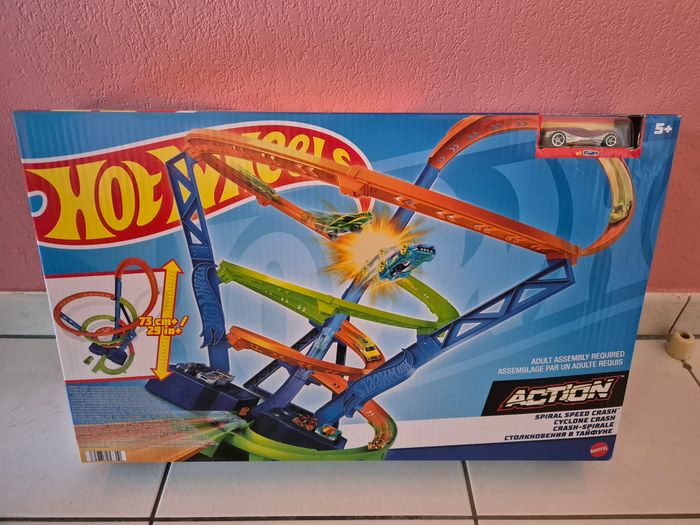 Circuit hotwheels cyclone neuf