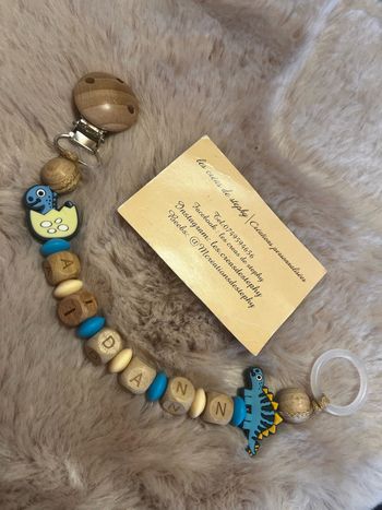 Attache tétine dinosaure