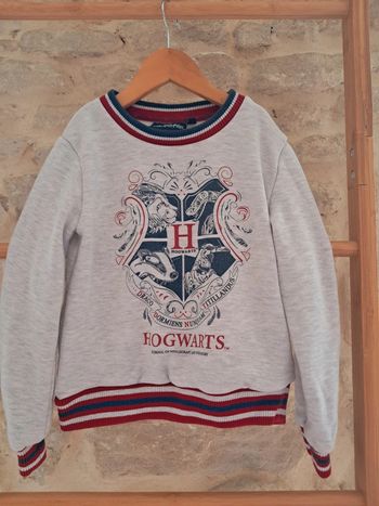 Pull sweat harry potter taille 6 ans très bon état