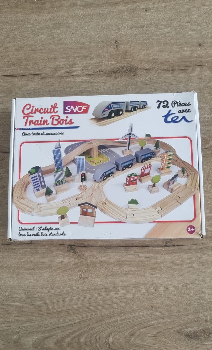 Circuit train bois sncf 72 pièces