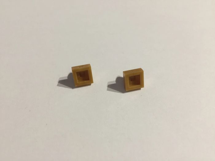 Lot x2 Carreau modifié 1x1 avec clip en O ouvert 15712 perle d'or pièce détachée Lego #A49 - photo numéro 2