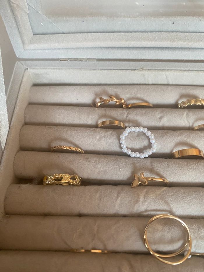 Lot de bijoux fantaisie avec porte bracelet et rangement très bon etat - photo numéro 7