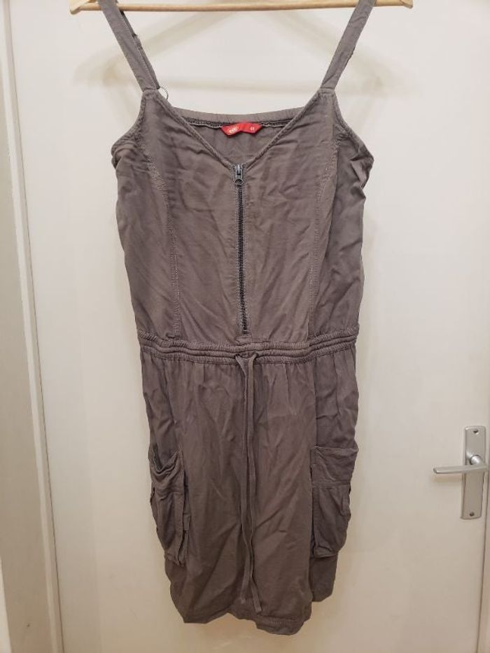 Robe courte à bretelles