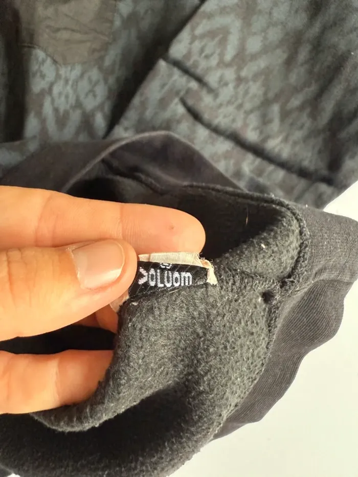 Sweat volcom vintage en bon état taille M noir et bleu marine - photo numéro 9
